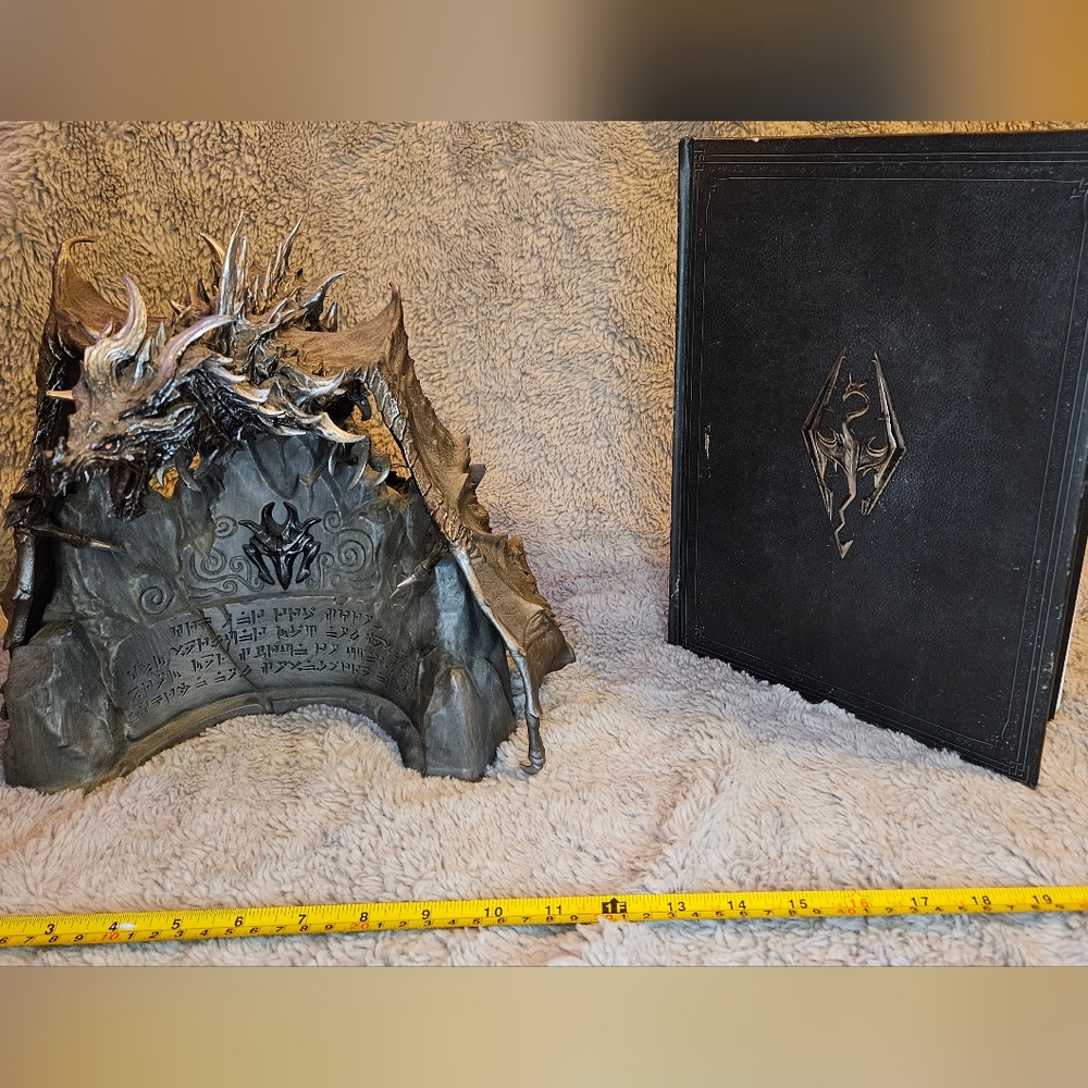 Elder Scrolls Skyrim limited collectors edition dragon and art book bundle